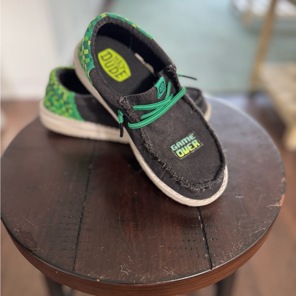 Hey Dude Kids Black and Green
